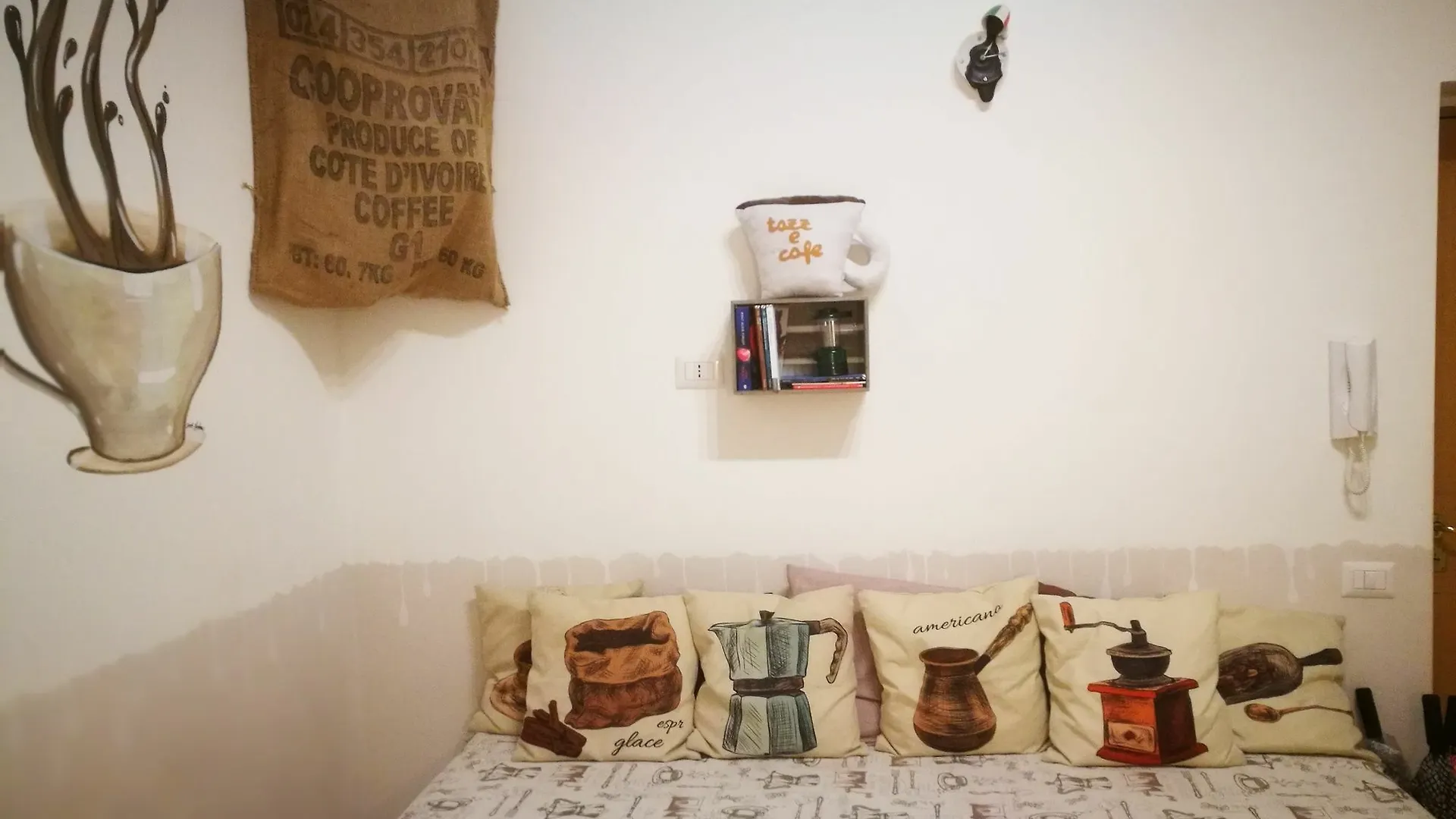 B&B Tazzecafe Naples Hotel